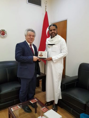 Head of Owais Al-Qarni Waqf hands over the Waqf shield to Turkey’s ambassador to Yemen